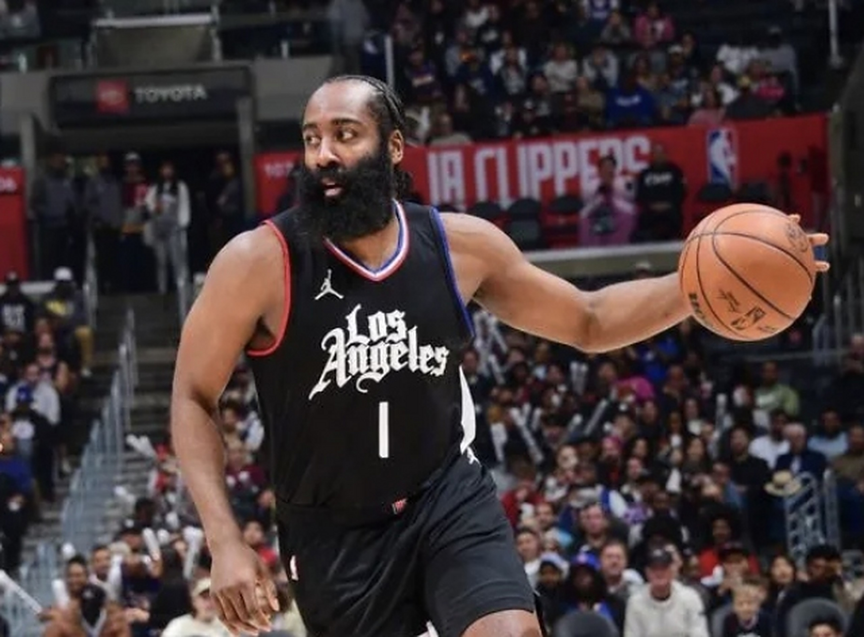 熊猫体育直播-快船大胜活塞，取得重要胜利