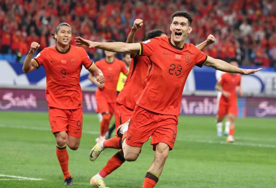 中国足球职业联赛开启新一轮对决,惊心动魄! 中国足球职业联赛开启新一轮对决,惊心动魄!