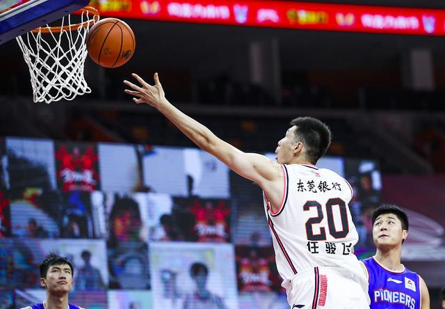 熊猫TV-包含广东宏远客场克服吉林队，领跑积分榜的词条