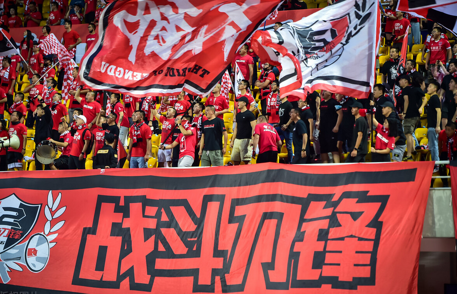 包含广东宏远客场克服吉林队，领跑积分榜的词条