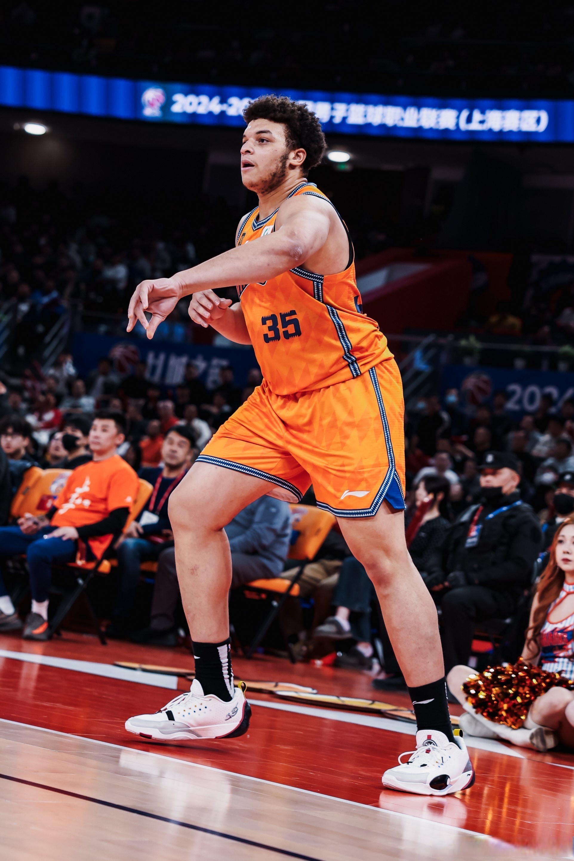 河南男篮在主场战胜深圳，实现连胜