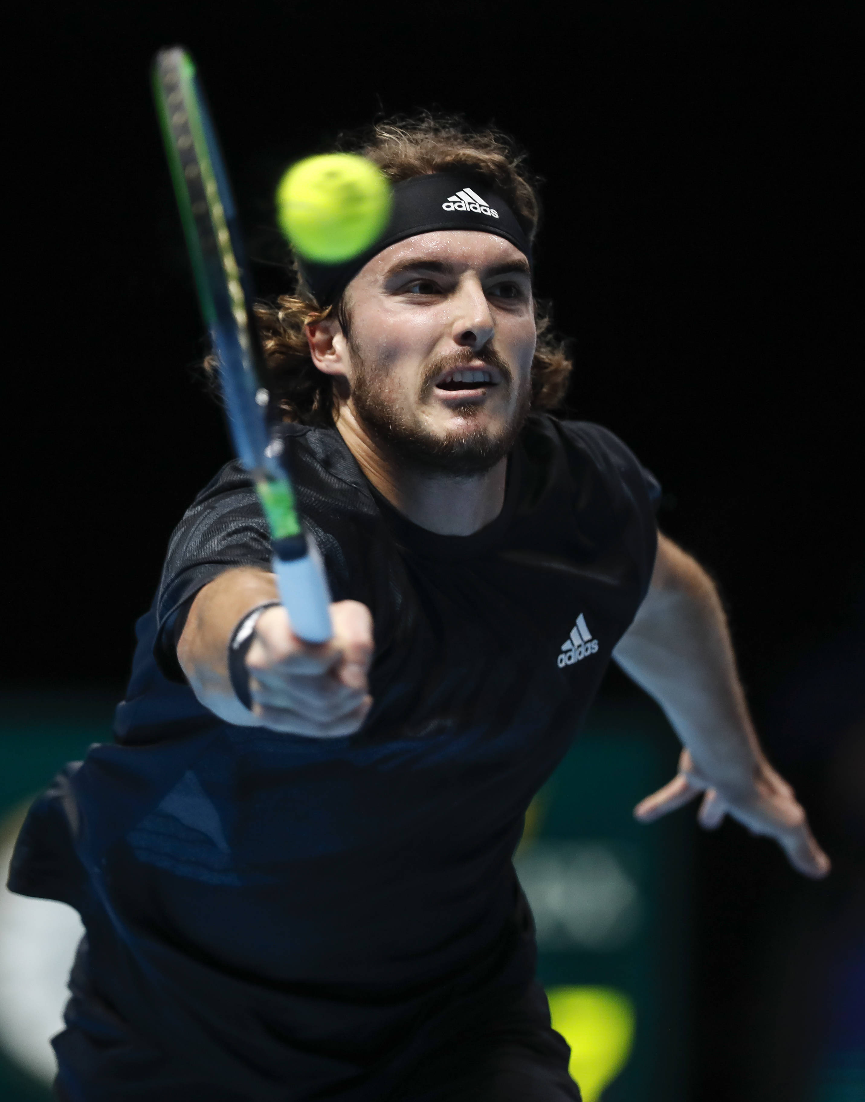 熊猫直播-意大利网球队险胜英国网球队，西西帕斯完成帽子戏法