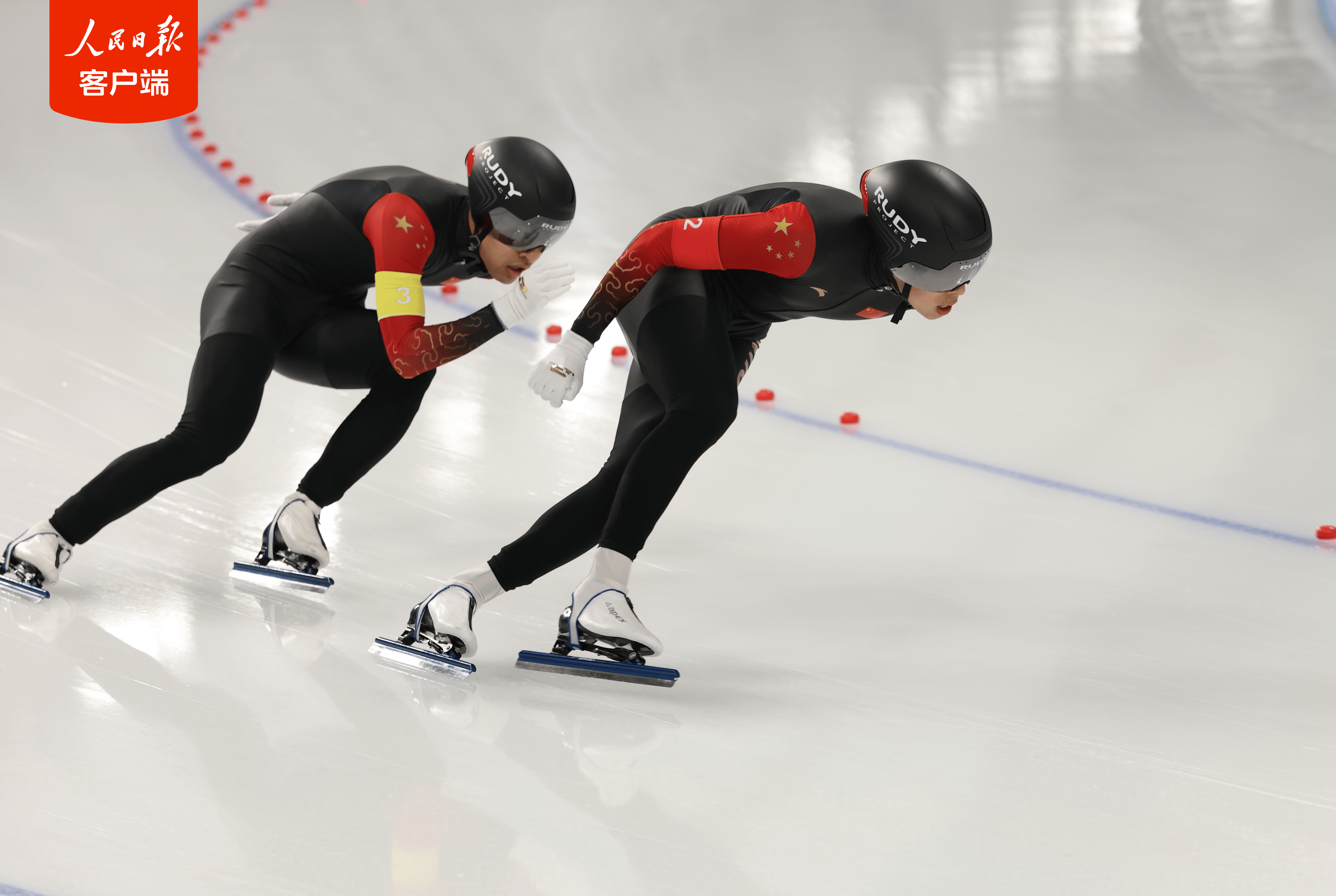 关于短道速滑选手集体奔向胜利，速度创新高的信息