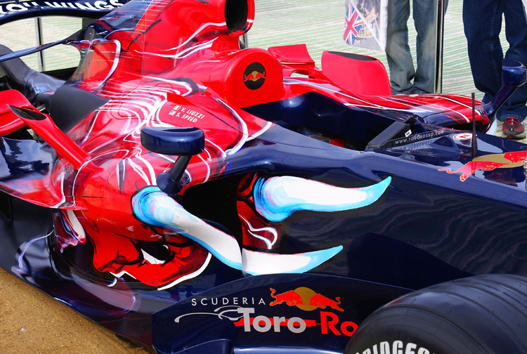 红牛车队完胜阿斯顿马丁,皮亚斯特里带队取胜 红牛车队完胜阿斯顿马丁,皮亚斯特里带队取胜